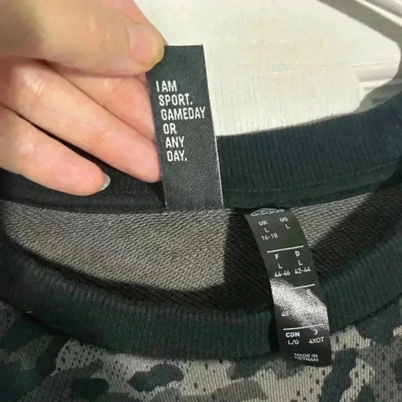 Adidas Women All Over Cheetah Print Pullover Crew. Size Large. Black. - Picture 8 of 11